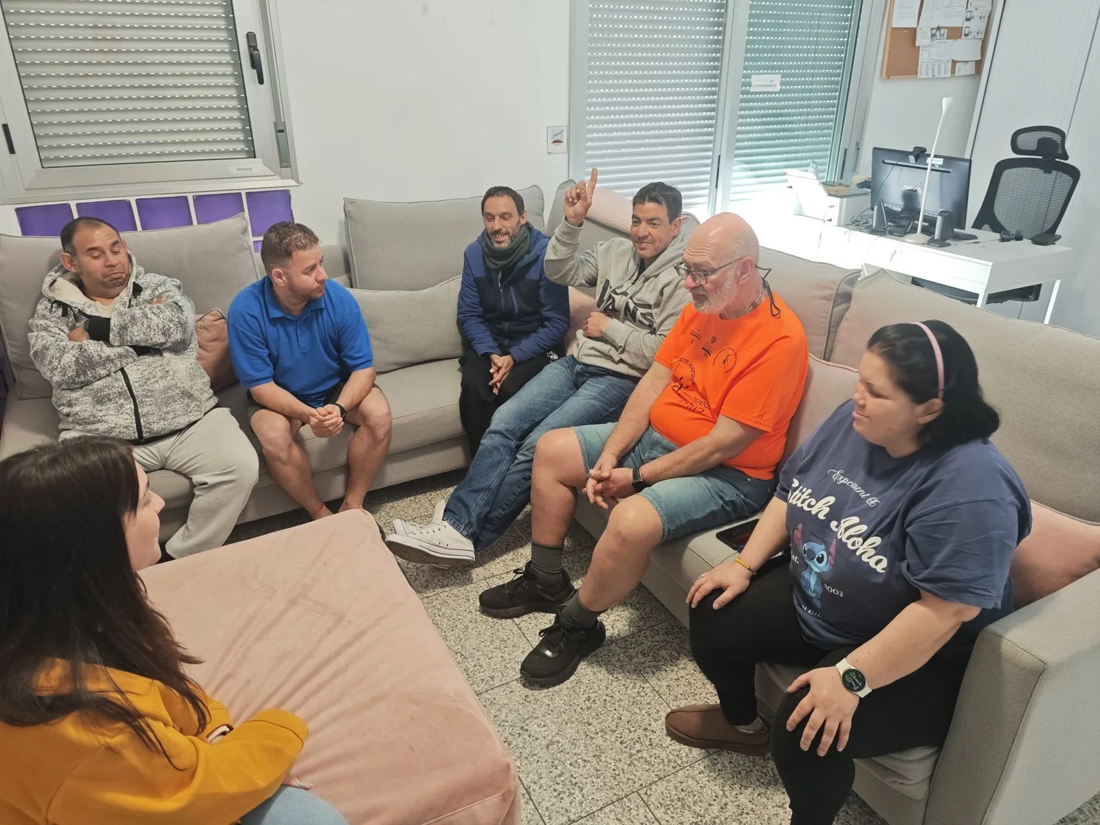 Asamblea semanal en el centro residencial &laquo;En compa&ntilde;&iacute;a&raquo;