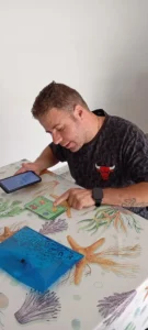 Personas usuarias en una actividad del centro residencial