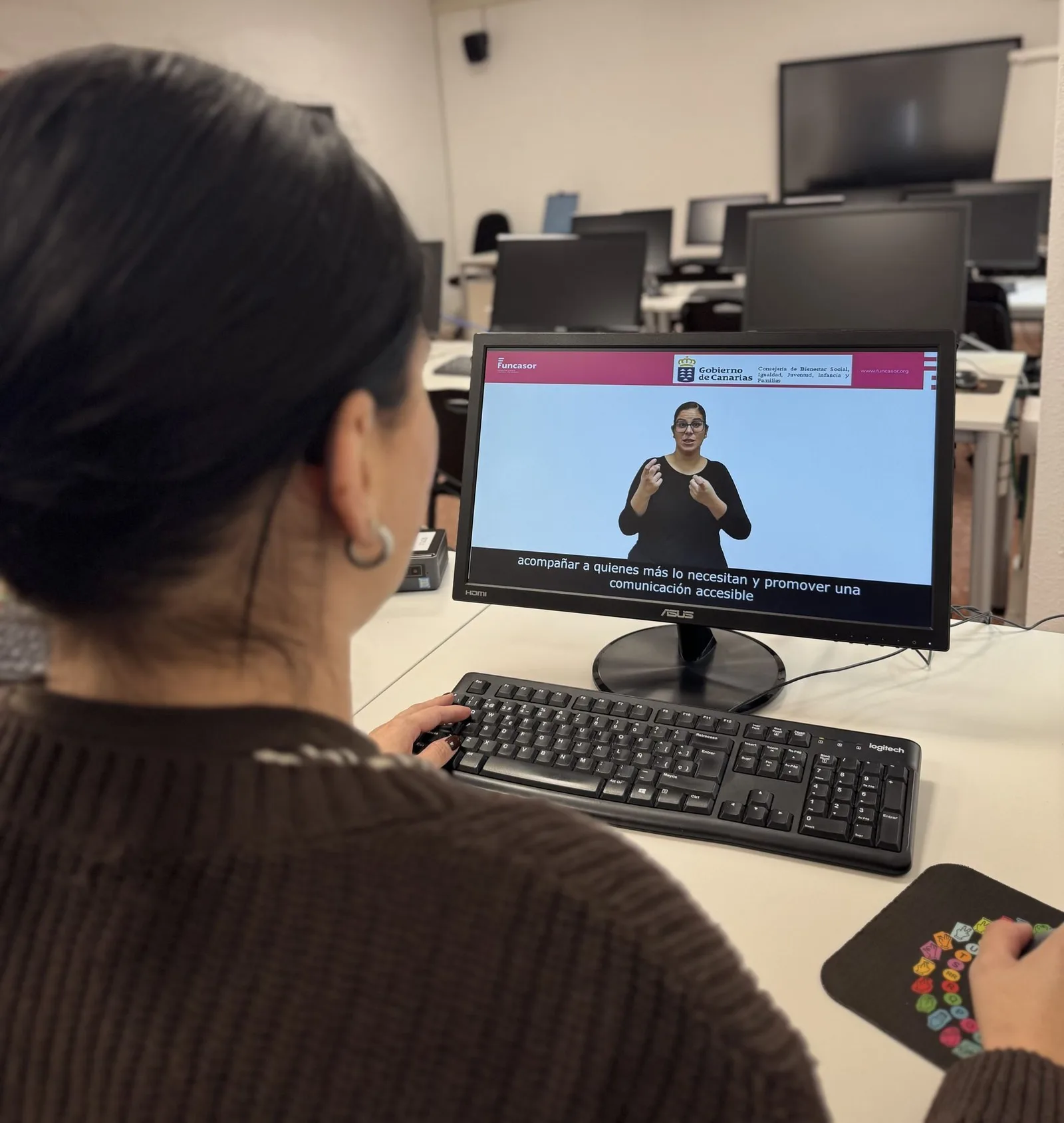 Uso de recursos digitales accesibles para personas con sordera